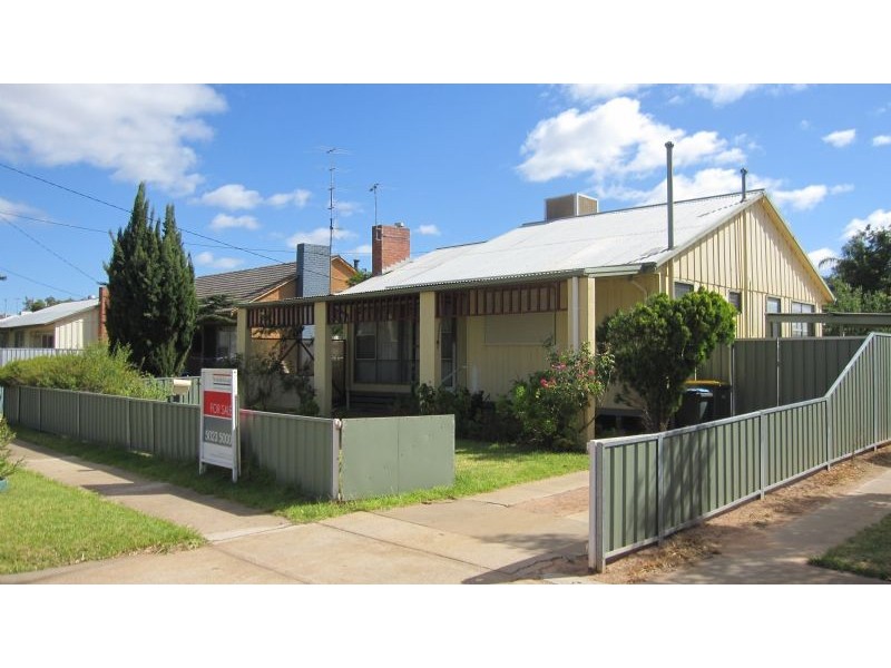8 Hazeldene Street, Mildura VIC 3500