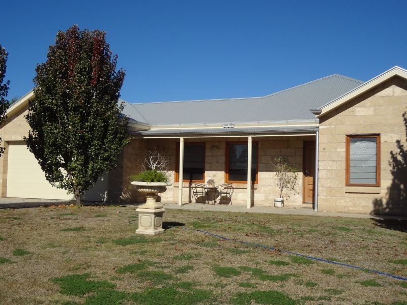 6 Robert Court, Gol Gol NSW 2738