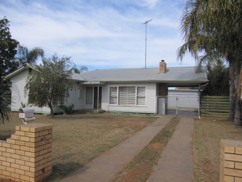 27 Leonora Street, Robinvale VIC 3549