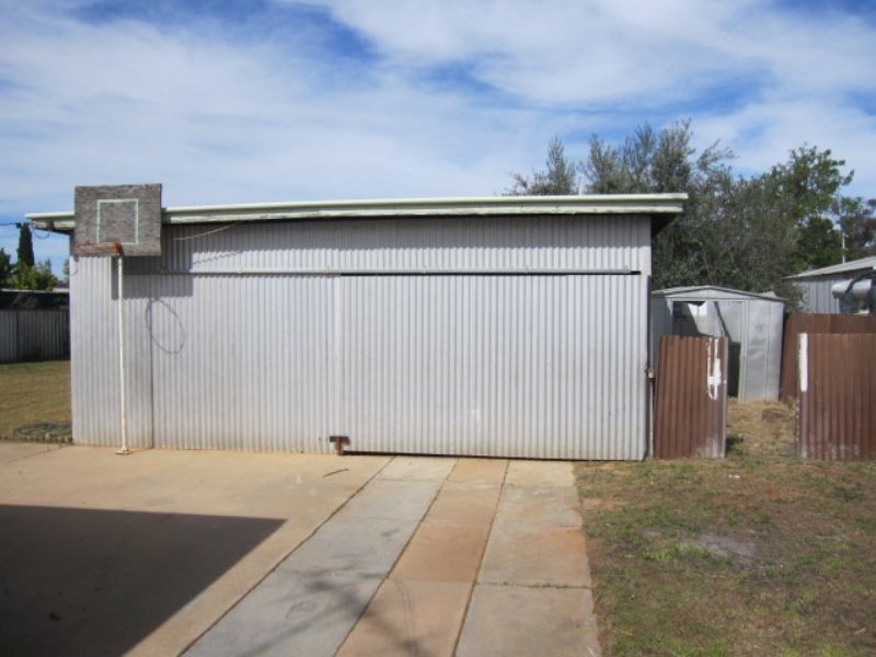27 Leonora Street, Robinvale VIC 3549