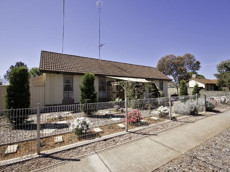 8 Namoi Avenue, Red Cliffs VIC 3496