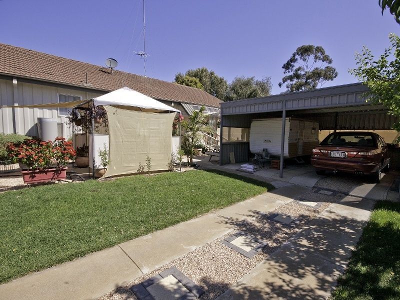 8 Namoi Avenue, Red Cliffs VIC 3496