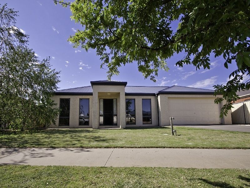 8 Darlington Parade, Mildura VIC 3500