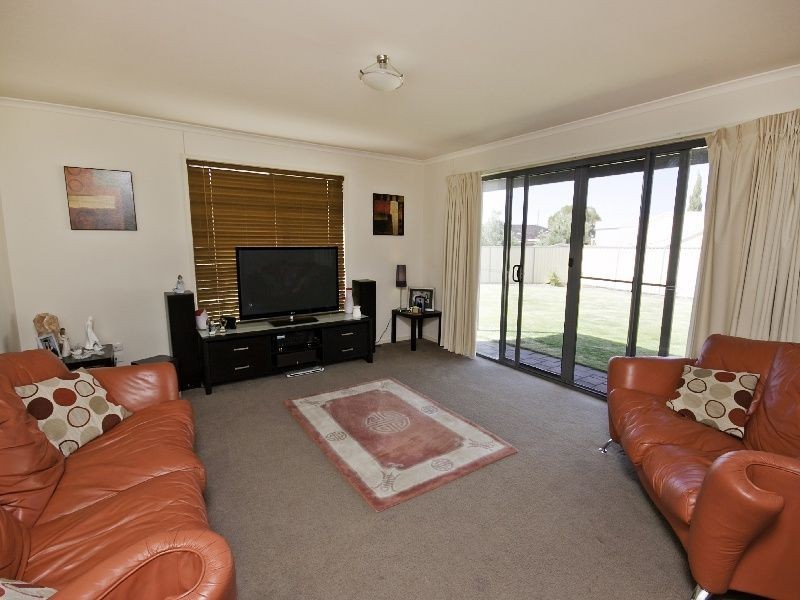 8 Darlington Parade, Mildura VIC 3500