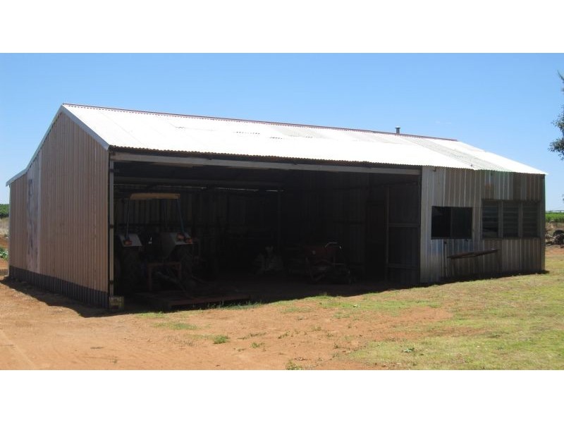 390 Westcliffs Avenue, Red Cliffs VIC 3496