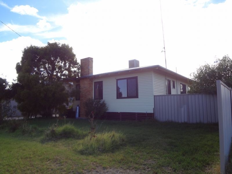 32 Railway Terrace, Ouyen VIC 3490