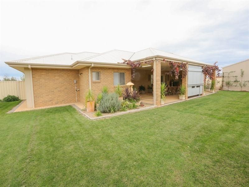 2 Roy Harwood Drive, Irymple VIC 3498