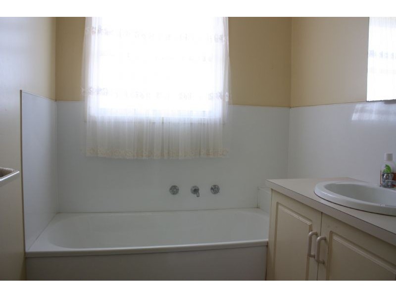 8 Namoi Avenue, Red Cliffs VIC 3496