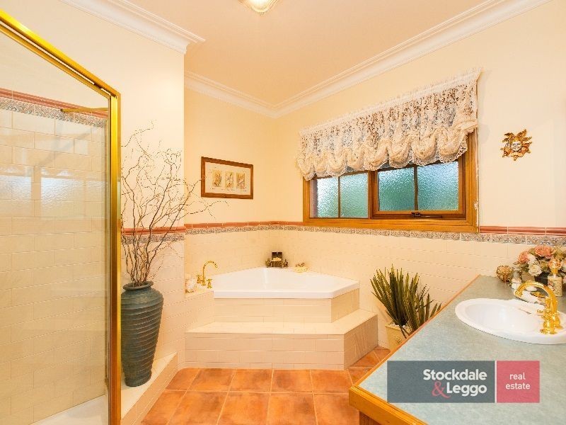 2 St Andrews Drive, Cabarita VIC 3505