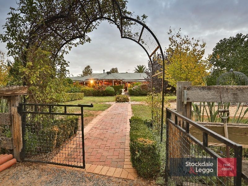 2 St Andrews Drive, Cabarita VIC 3505