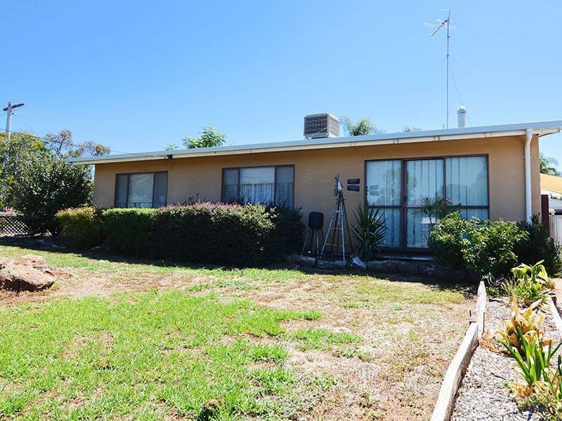 14 Leonora Street, Robinvale VIC 3549