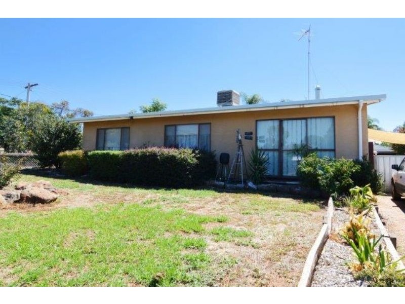 14 Leonora Street, Robinvale VIC 3549