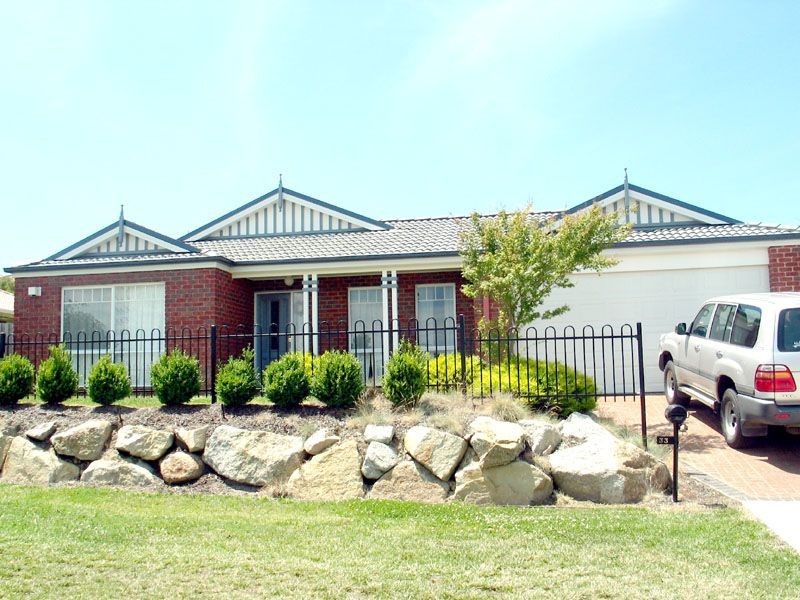 33 Fieldstone Boulevard, Beaconsfield VIC 3807