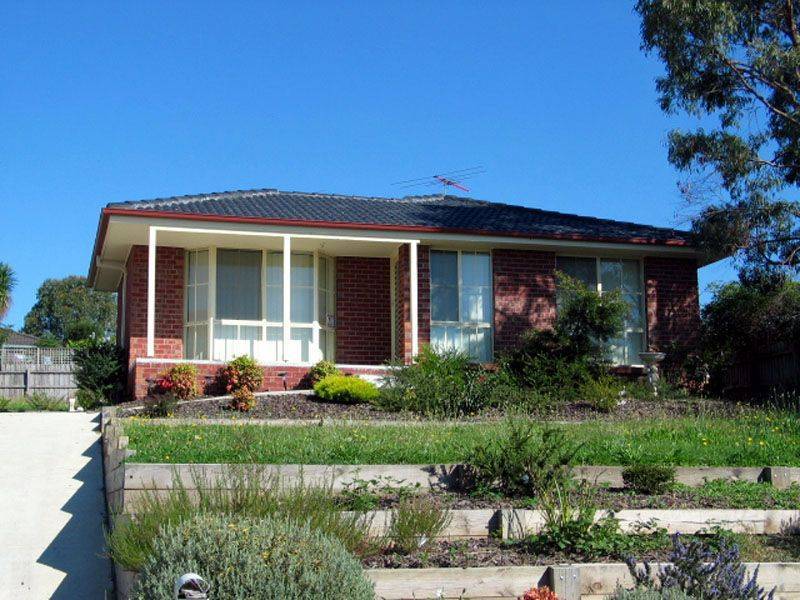 2 Christopher Close, Pakenham VIC 3810