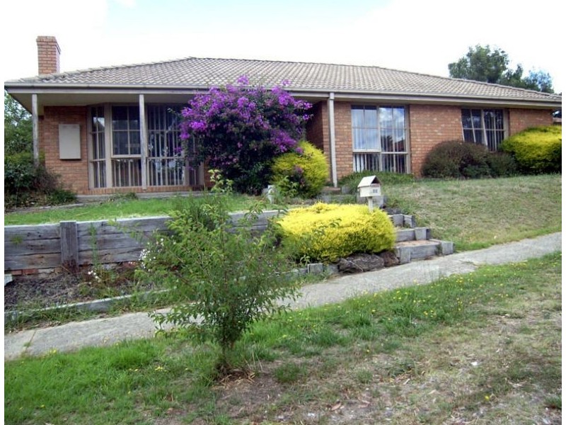 52 Duncan Drive, Pakenham VIC 3810