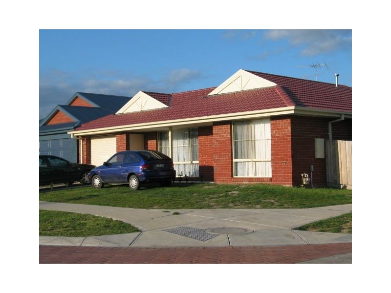 2 Grevillea Place, Pakenham VIC 3810
