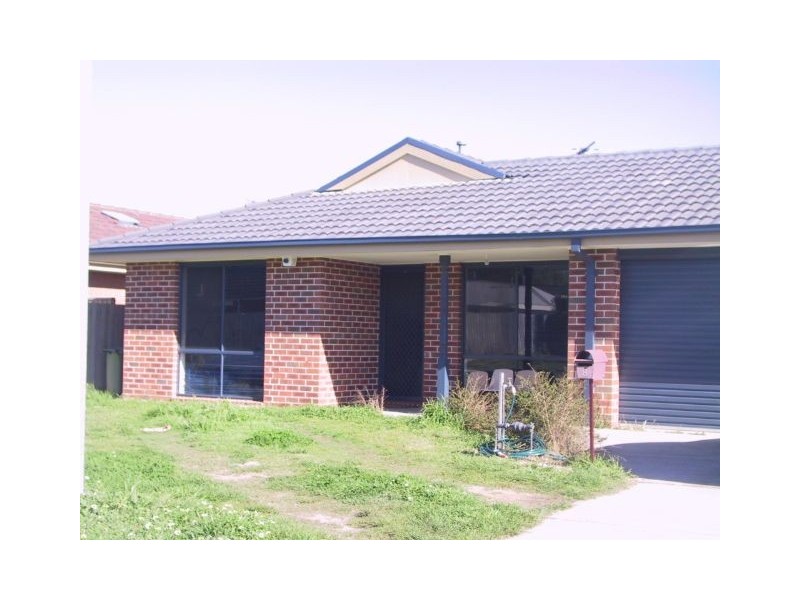 8 Brooke Court, Pakenham VIC 3810