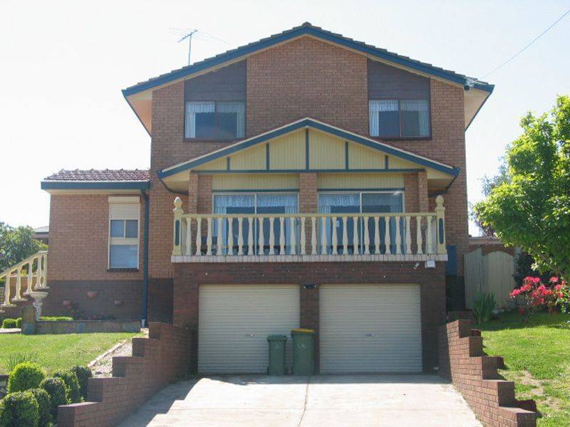 10 Hawk Avenue, Pakenham VIC 3810