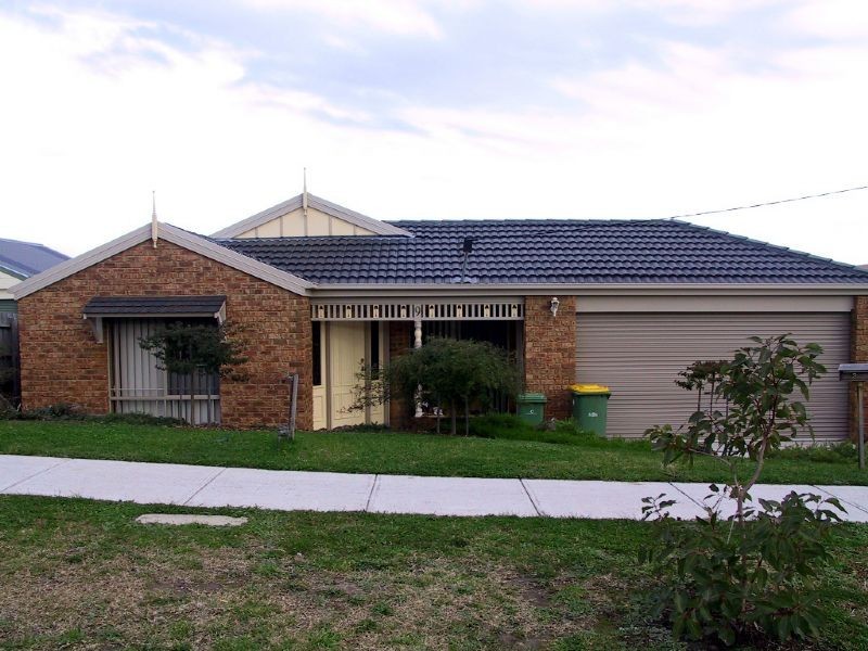 9 Balmoral Way, Pakenham VIC 3810