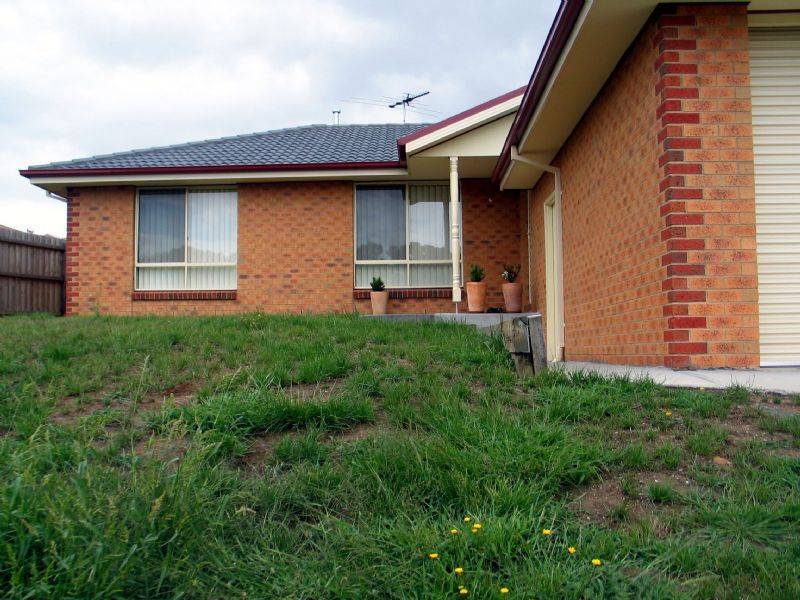 8 Pownceby Court, Pakenham VIC 3810