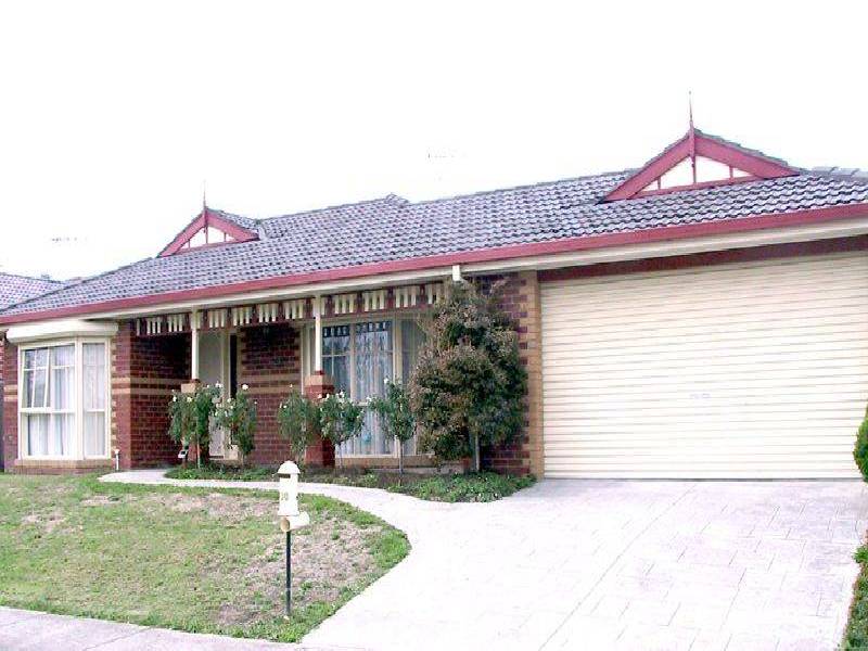 30 Balmoral Way, Pakenham VIC 3810