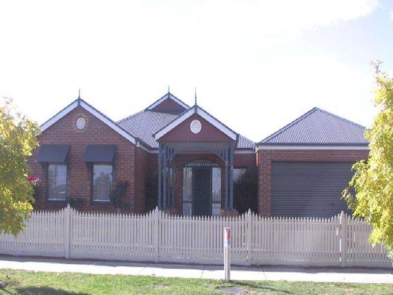 50 Flinders Chase, Pakenham VIC 3810