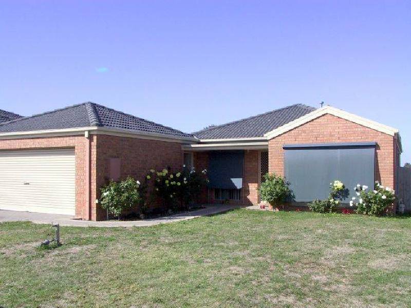 6 Gillian Place, Pakenham VIC 3810