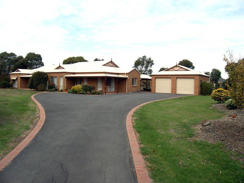 22 Meeking Drive, Pakenham VIC 3810