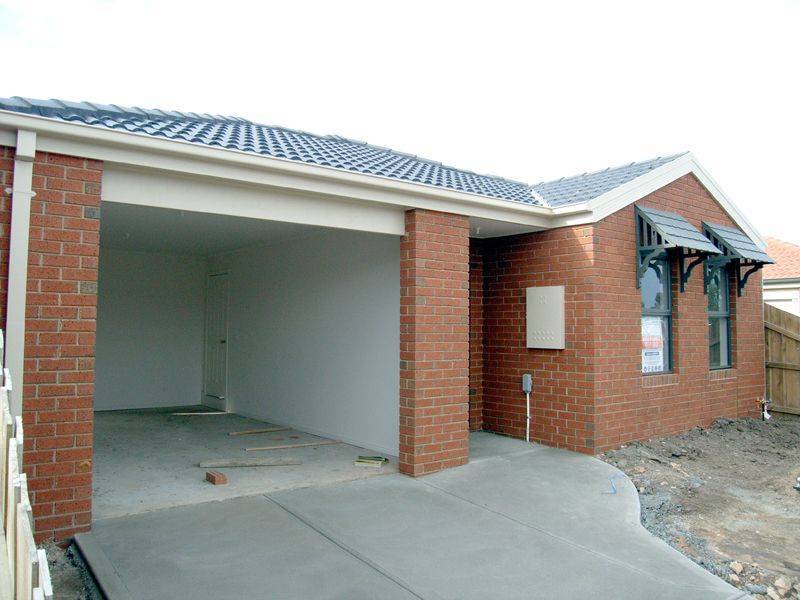 4 Sir Thomas Drive, Pakenham VIC 3810