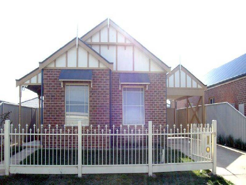 9 Pohlman Close, Pakenham VIC 3810