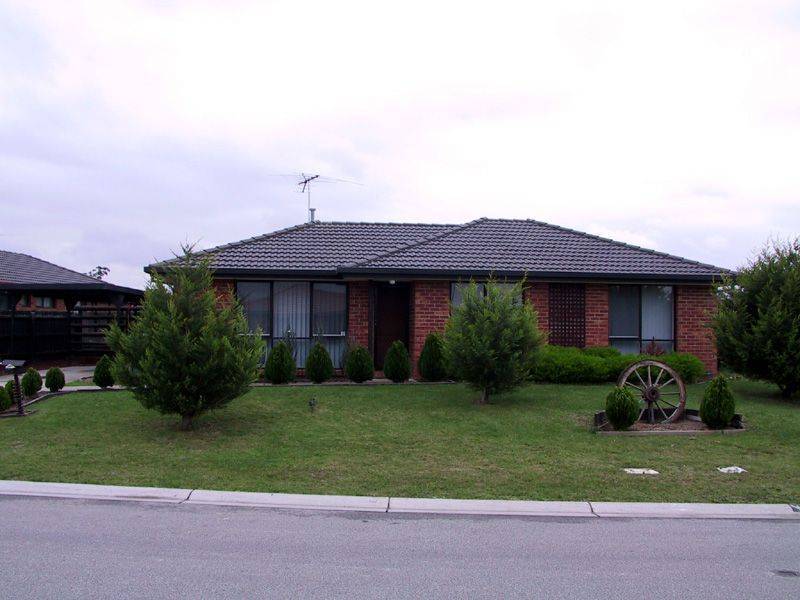 2 Maria Crescent, Pakenham VIC 3810