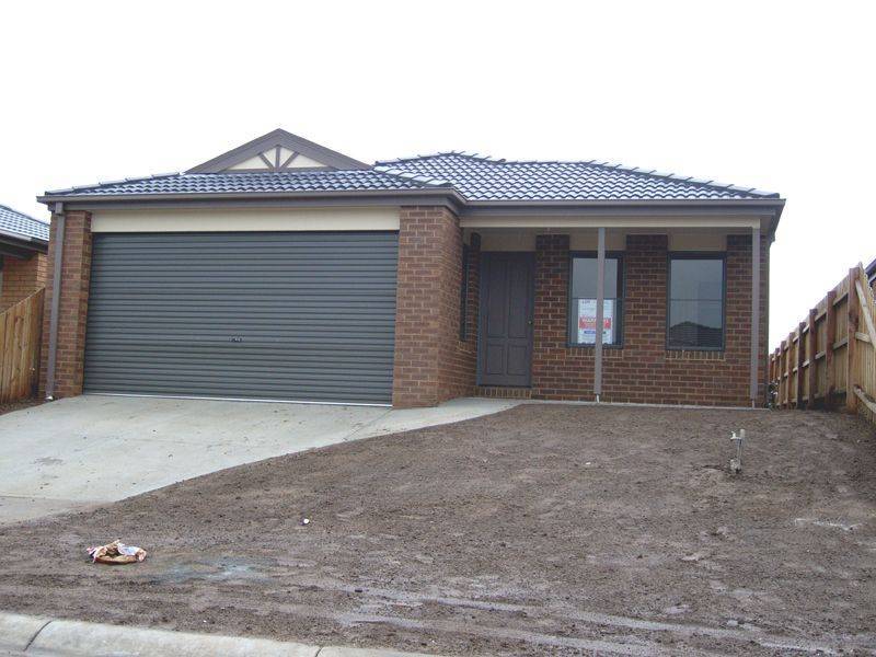 11 Sir Thomas Drive, Pakenham VIC 3810