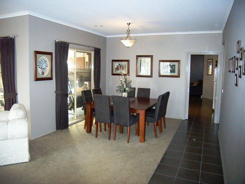 18 Banjo Patterson Drive, Pakenham VIC 3810