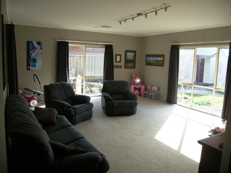 18 Banjo Patterson Drive, Pakenham VIC 3810