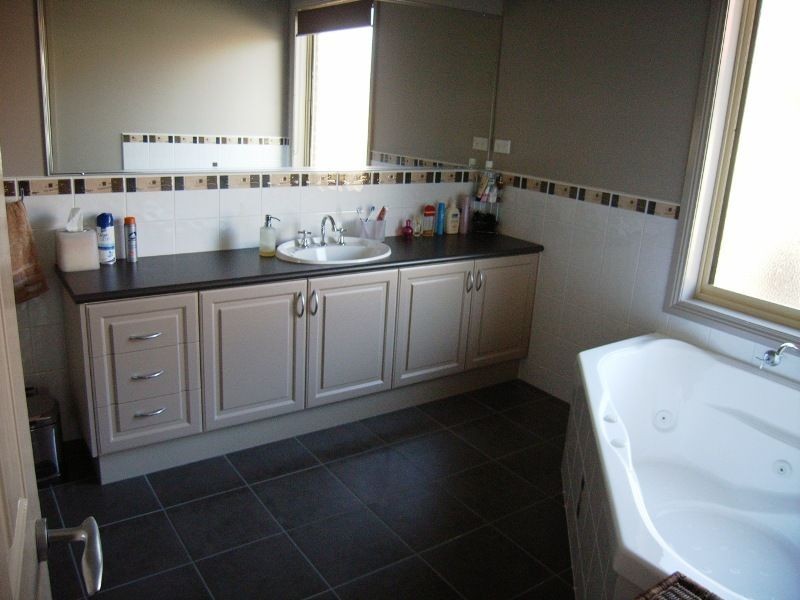 18 Banjo Patterson Drive, Pakenham VIC 3810