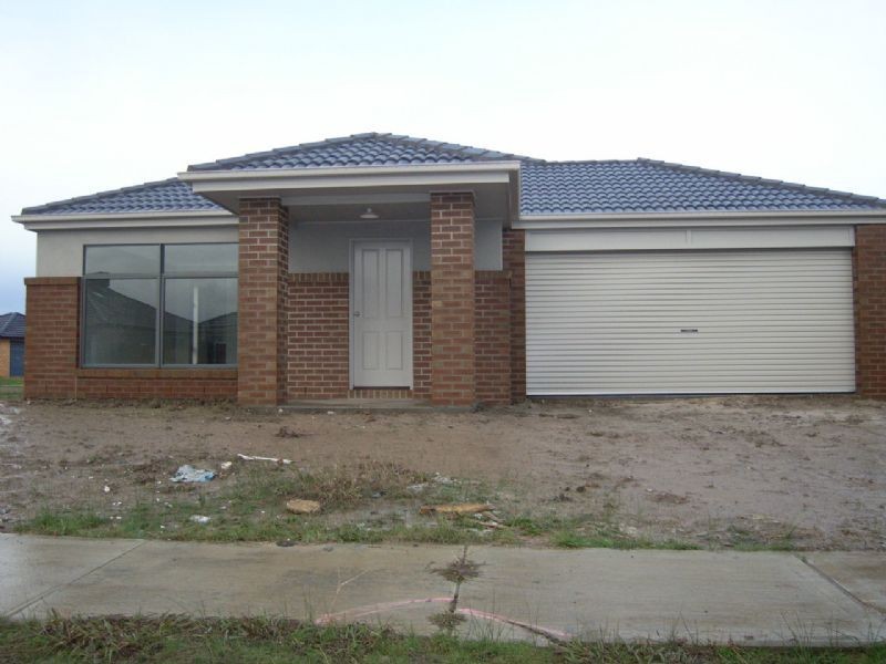 9 Amberley Drive, Pakenham VIC 3810