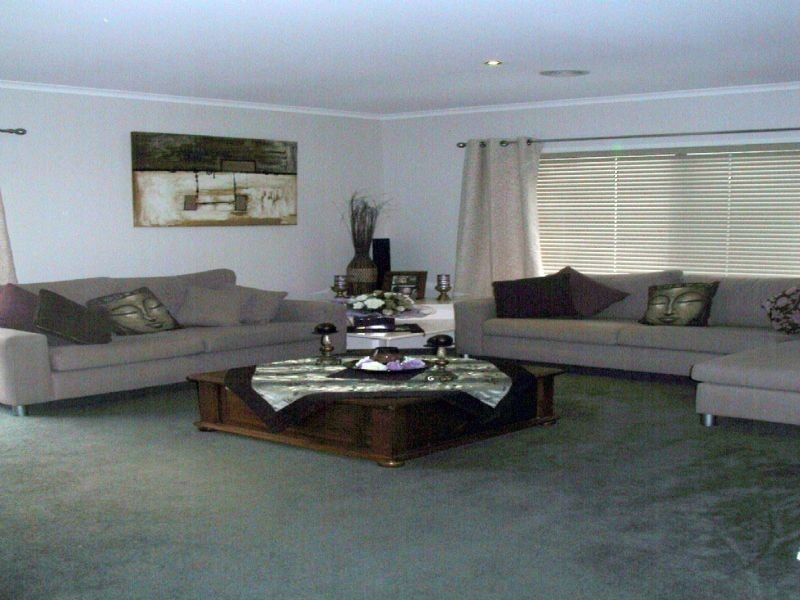 8 Latrobe Avenue, Pakenham VIC 3810
