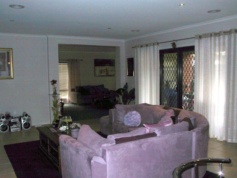 8 Latrobe Avenue, Pakenham VIC 3810