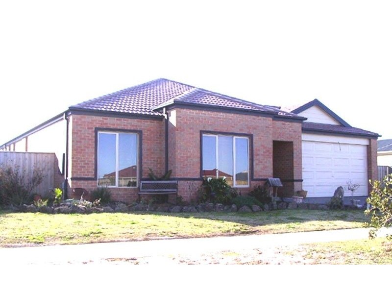 24 Riddell Grove, Pakenham VIC 3810