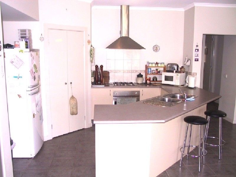 24 Riddell Grove, Pakenham VIC 3810