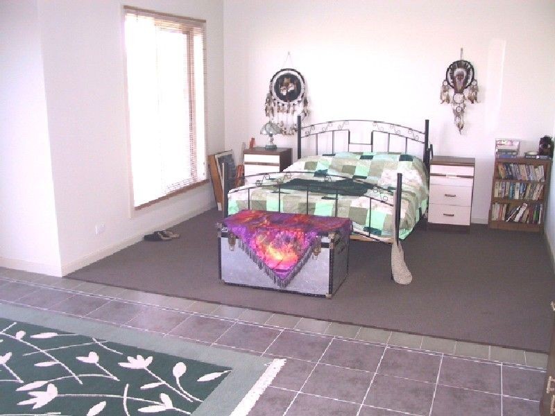 24 Riddell Grove, Pakenham VIC 3810