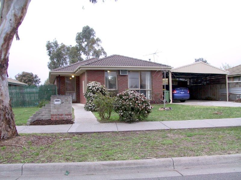 39 Barrington Drive, Pakenham VIC 3810