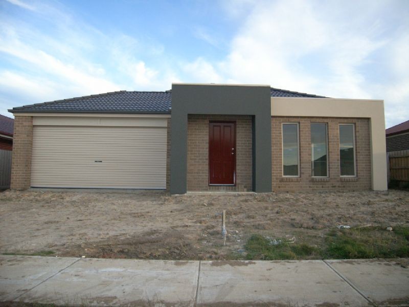 76 Sandalwood Drive, Pakenham VIC 3810