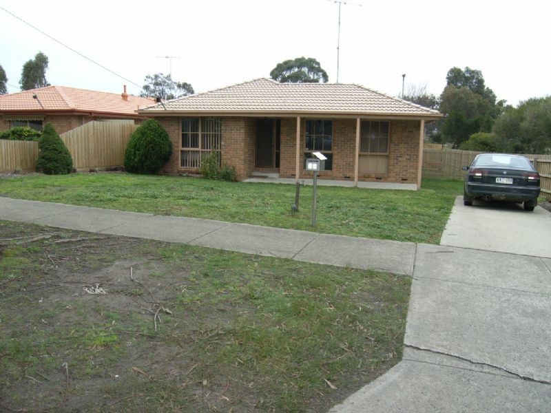 18 Atkins Road, Pakenham VIC 3810