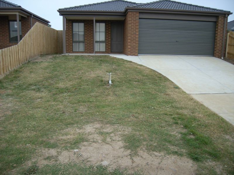 13 Sir Thomas Drive, Pakenham VIC 3810