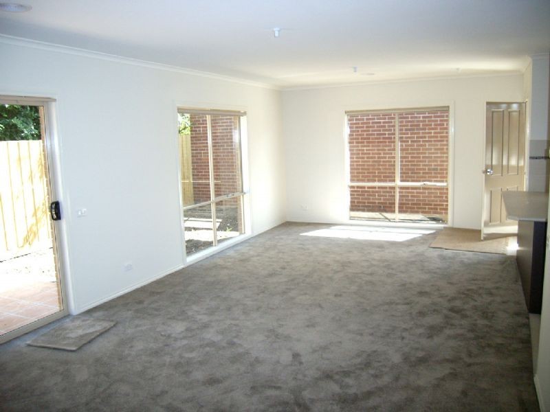 3/27-29 Rogers Street, Pakenham VIC 3810