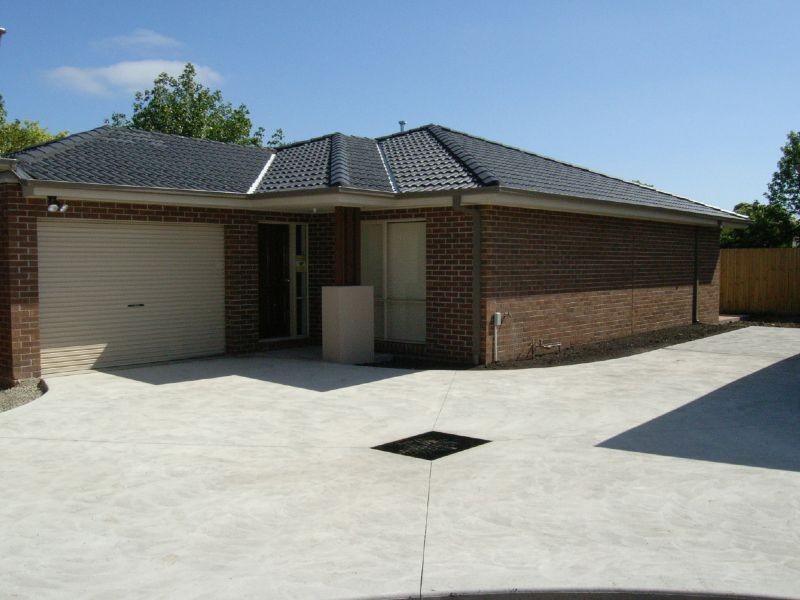 4/27-29 Rogers Street, Pakenham VIC 3810