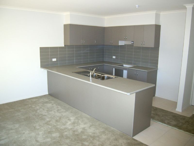 4/27-29 Rogers Street, Pakenham VIC 3810