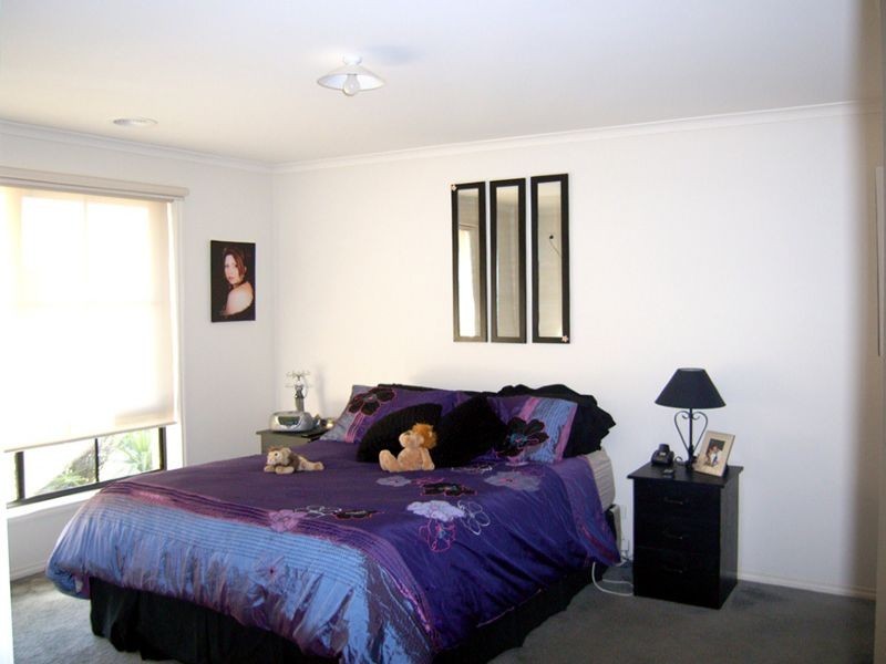 77 The Parkway, Pakenham VIC 3810