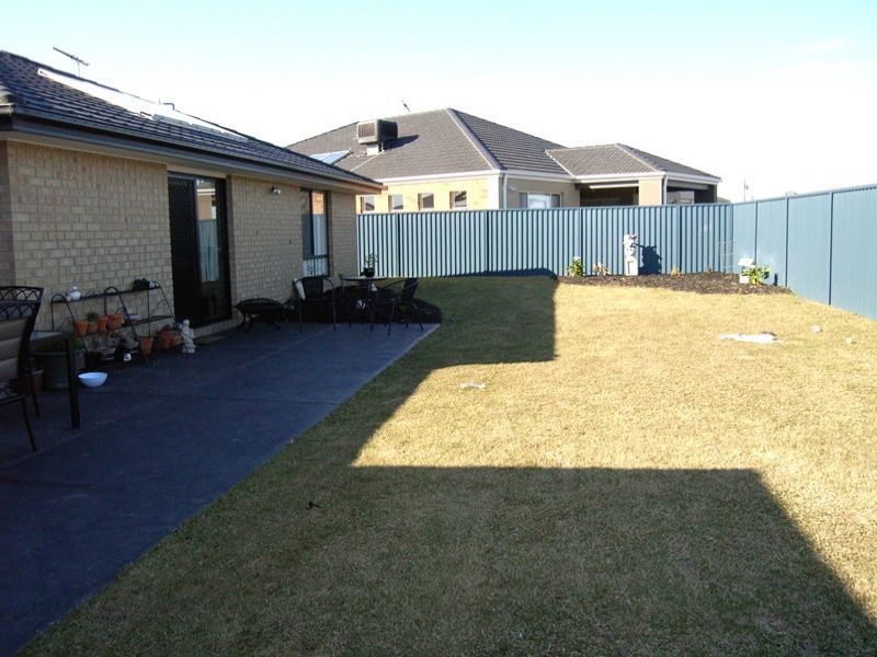 77 The Parkway, Pakenham VIC 3810